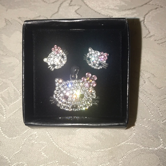 Hello Kitty Pendant & Earrings - Picture 3 of 7